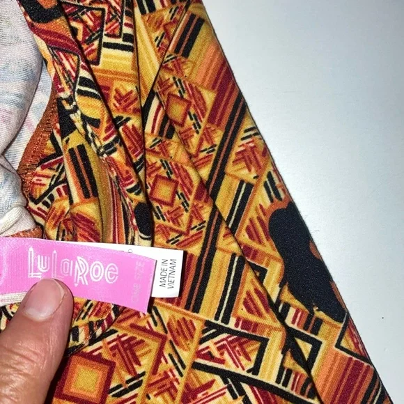 Disney LuLaRoe Lion King Leggings Scar - Picture 2 of 4